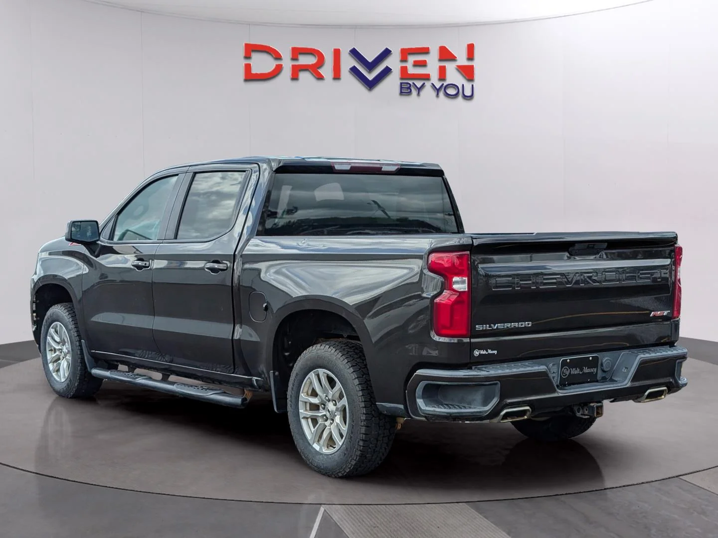 Used 2019 HAVANA BROWN METALLIC Chevrolet RST image 3