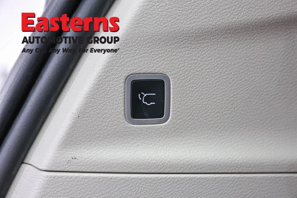 Used 2023 Gray Chrysler Touring L image 23