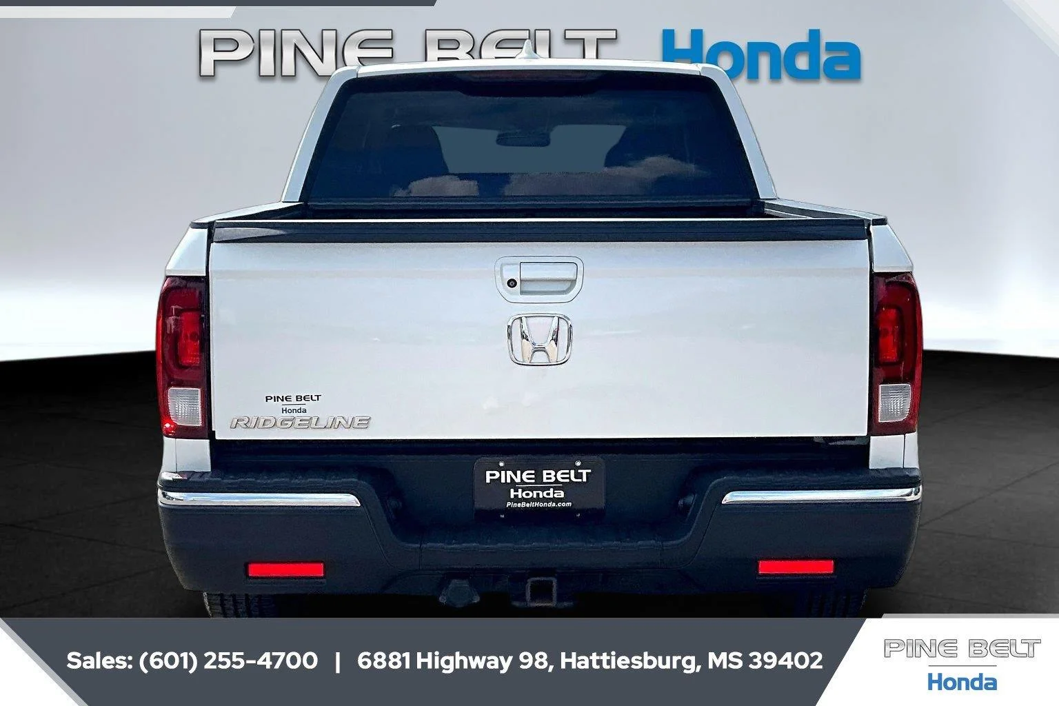 Used 2017 White Diamond Pearl Honda RTL-T image 4