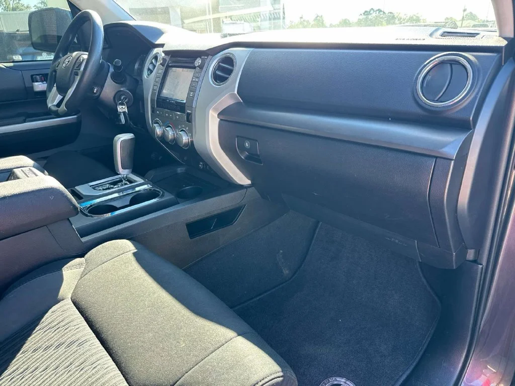 Used 2015 Gray Toyota SR5 image 29