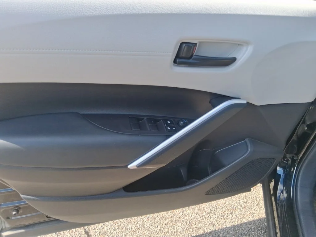 Used 2025 Black Toyota L image 9