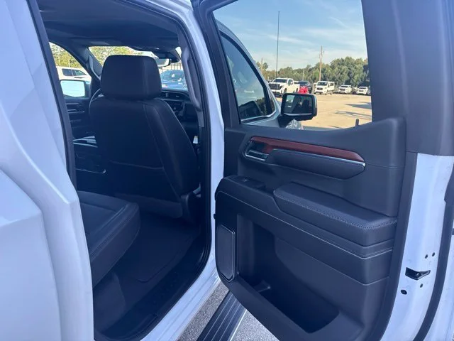 Used 2023 White GMC Denali image 17