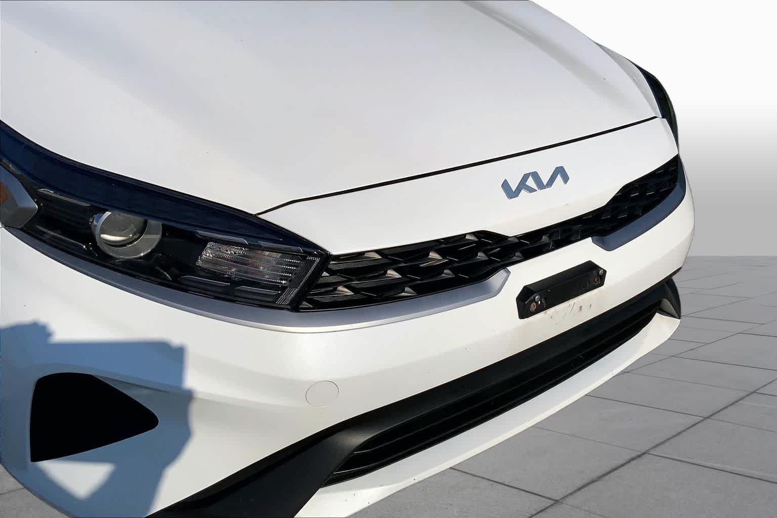 Used 2023 Snow White Pearl Kia LXS image 29