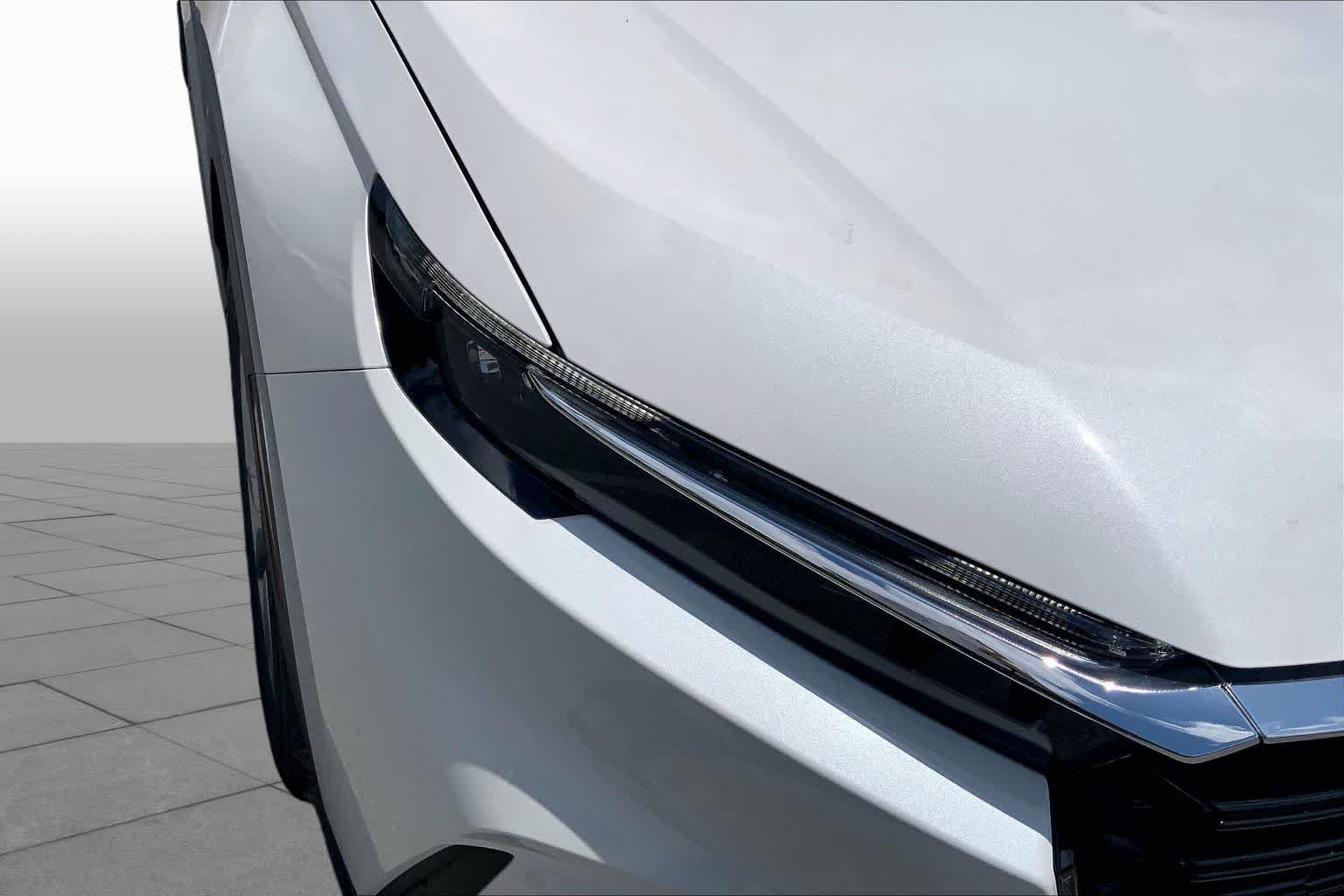 New 2026 Platinum White Pearl Honda EX image 13