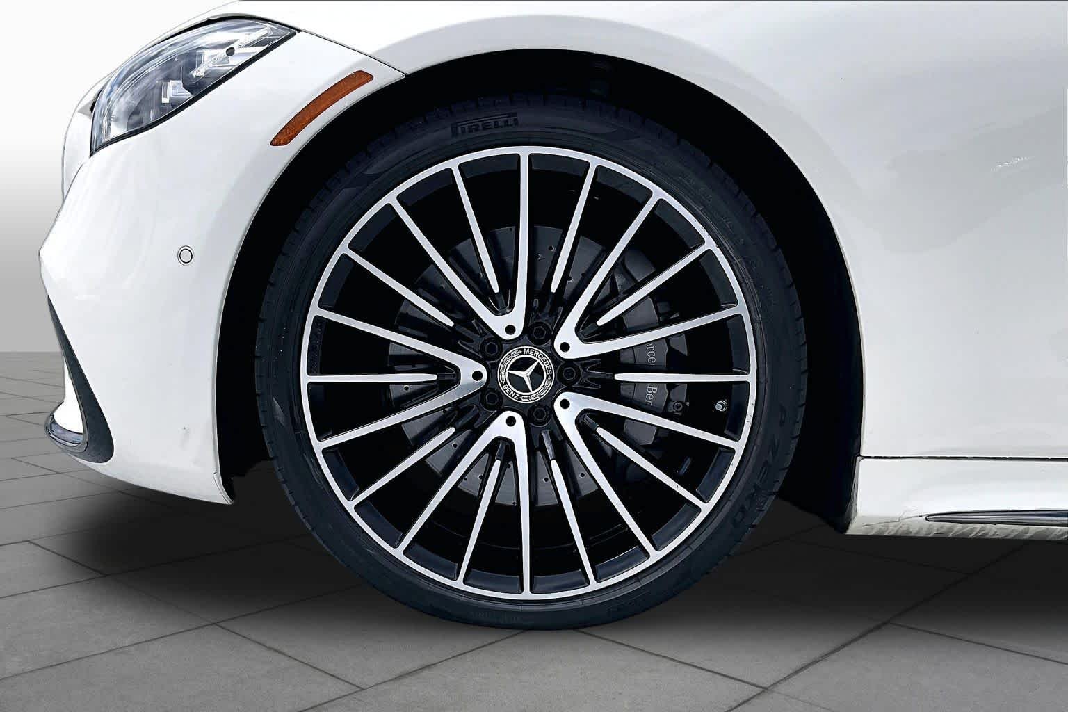 Used 2023 MANUFAKTUR Diamond White Mercedes-Benz S 580 image 11