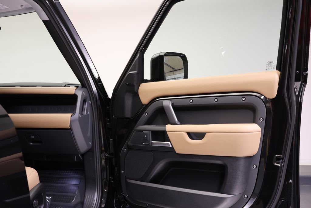 New 2026 Santorini Black Land Rover S image 37