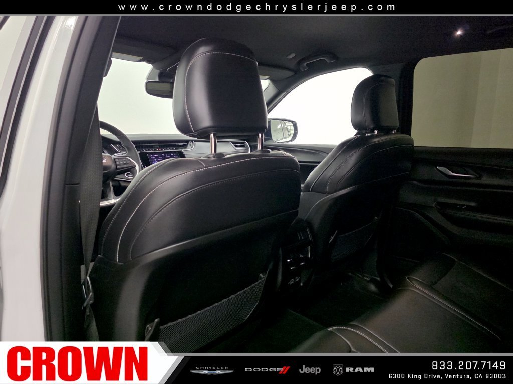 Used 2023 White Jeep Altitude image 17