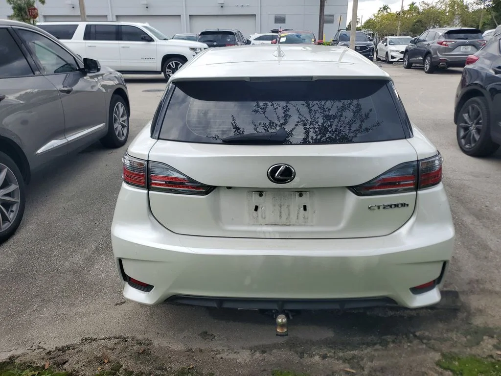 Used 2017 White Lexus 200h image 6
