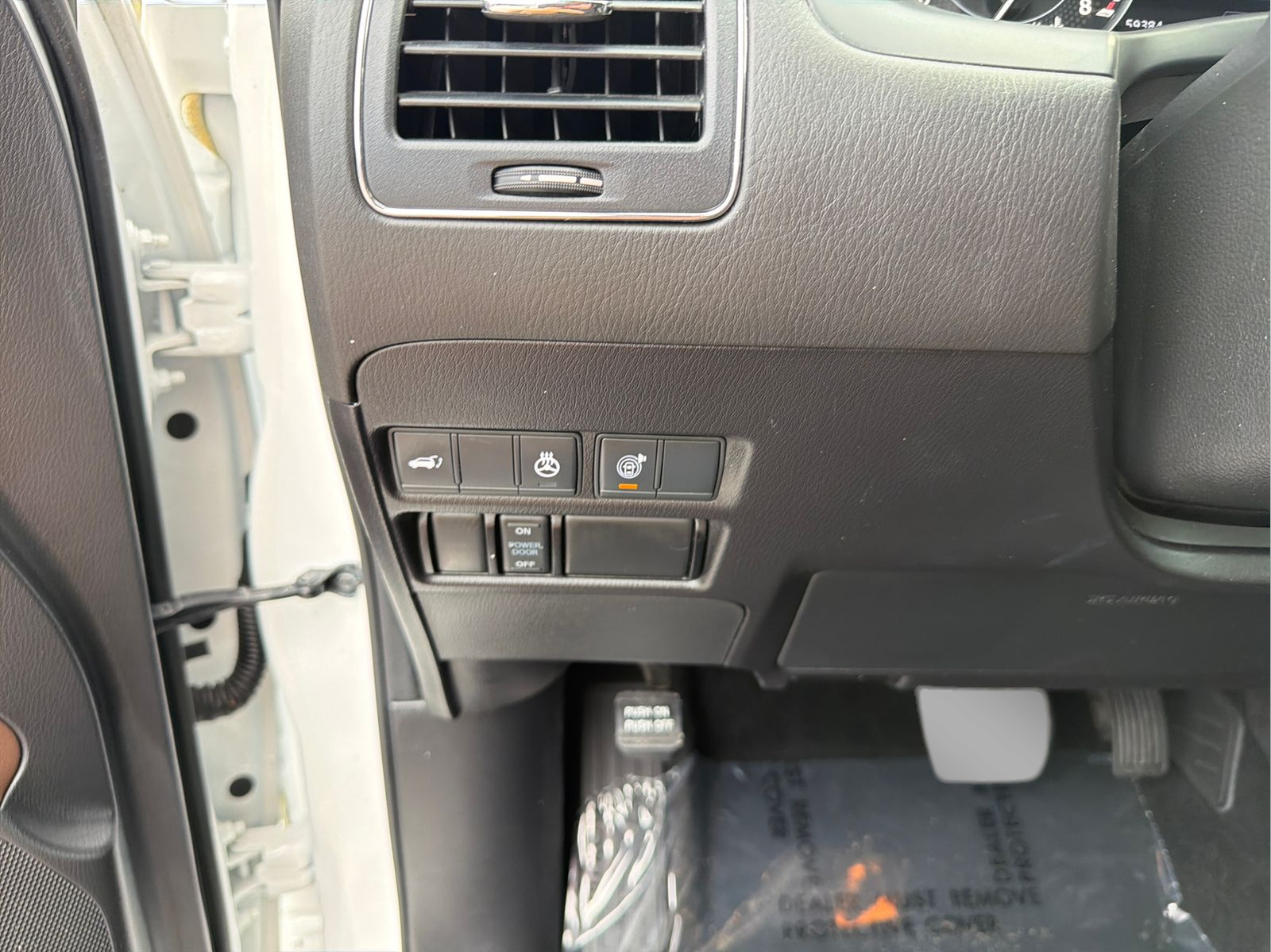 Used 2022 White Nissan Platinum image 15