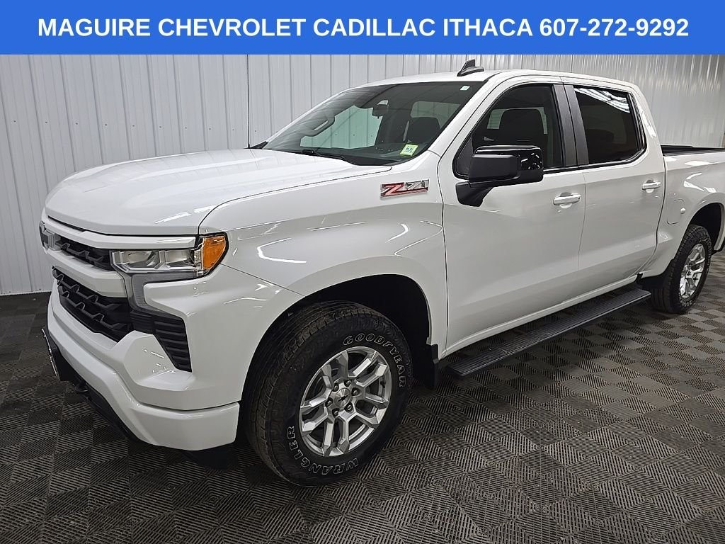 Used 2022 White Chevrolet RST image 8