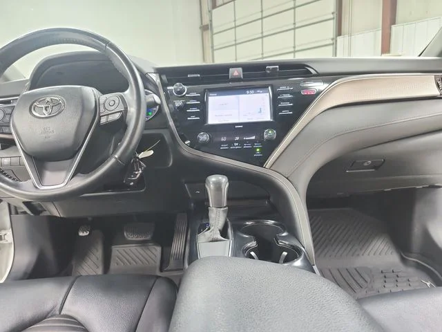Used 2020 White Toyota SE Nightshade image 25