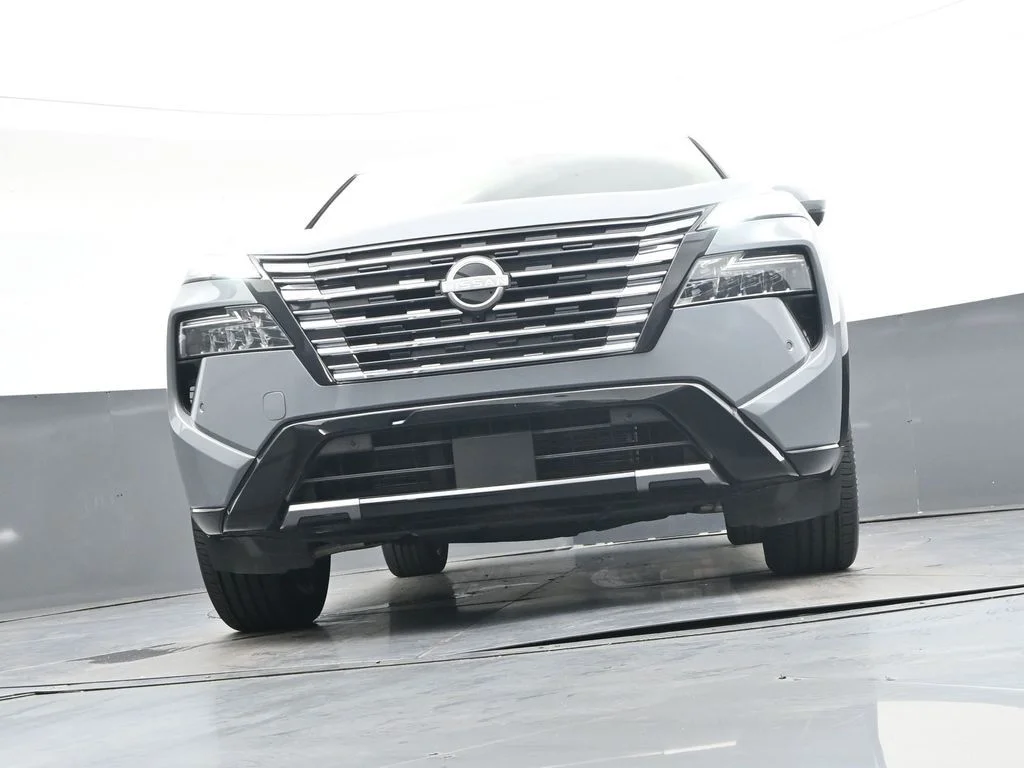 Used 2024 Gray Nissan Platinum image 48
