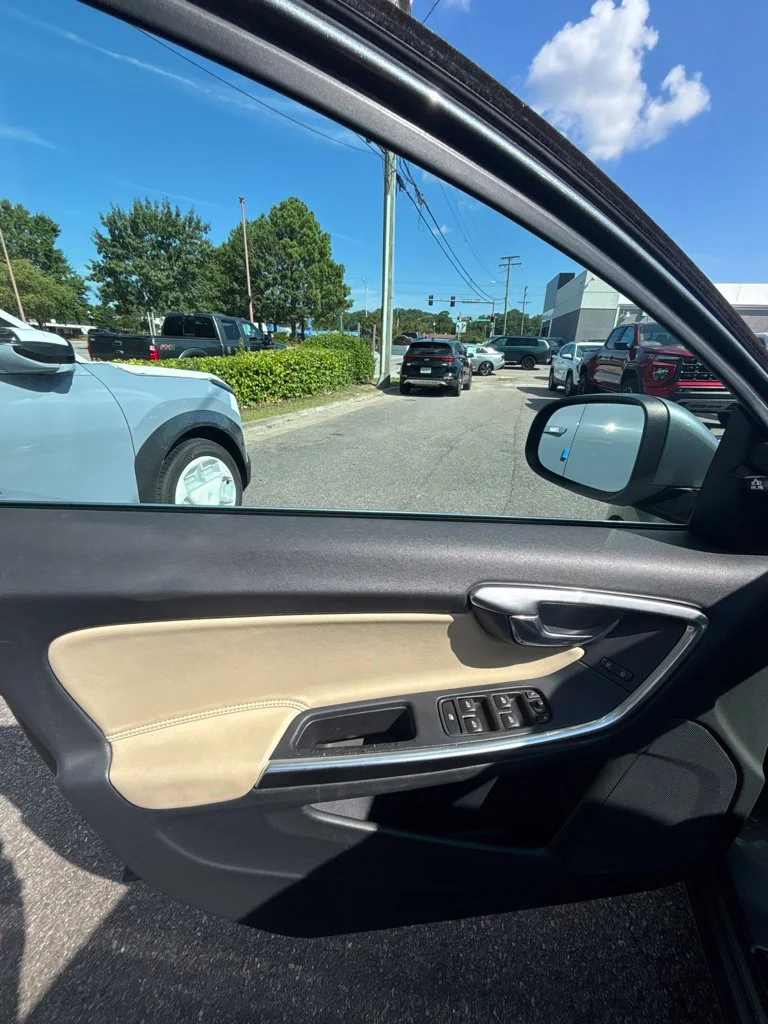 Used 2017 Gray Volvo T5 Premier image 10