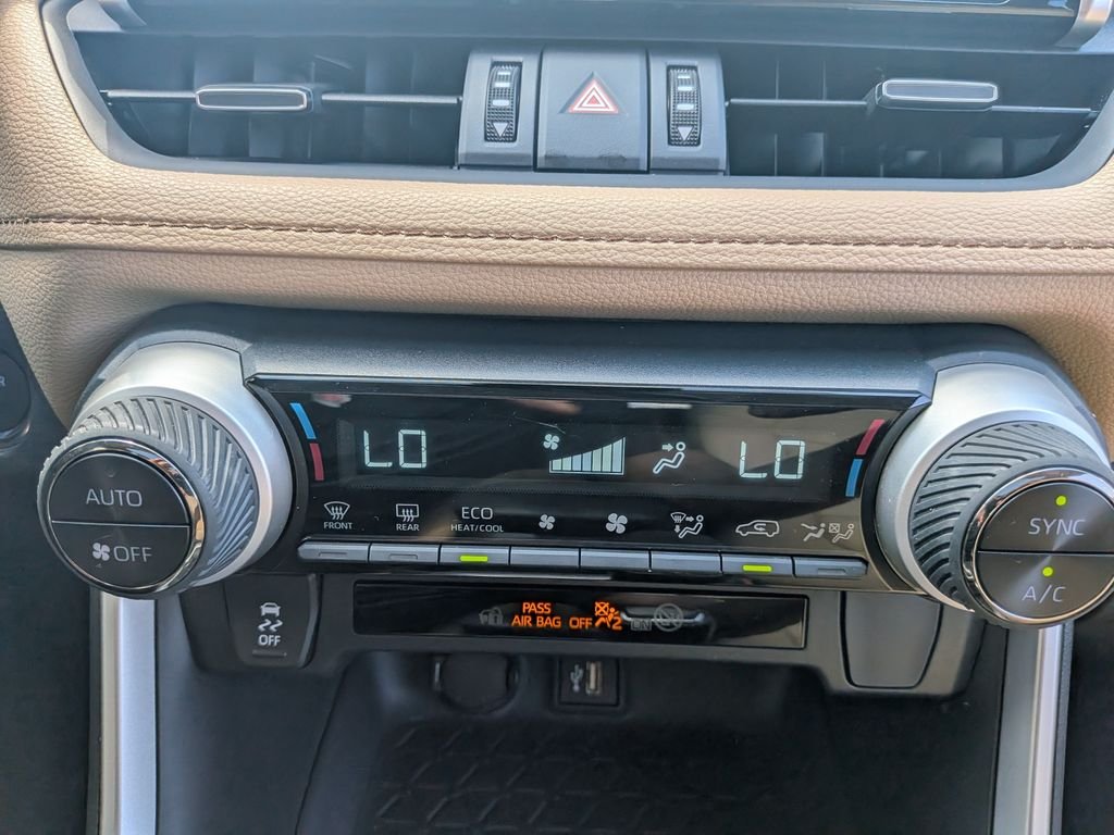Certified Used 2025  Toyota XLE Premium image 22