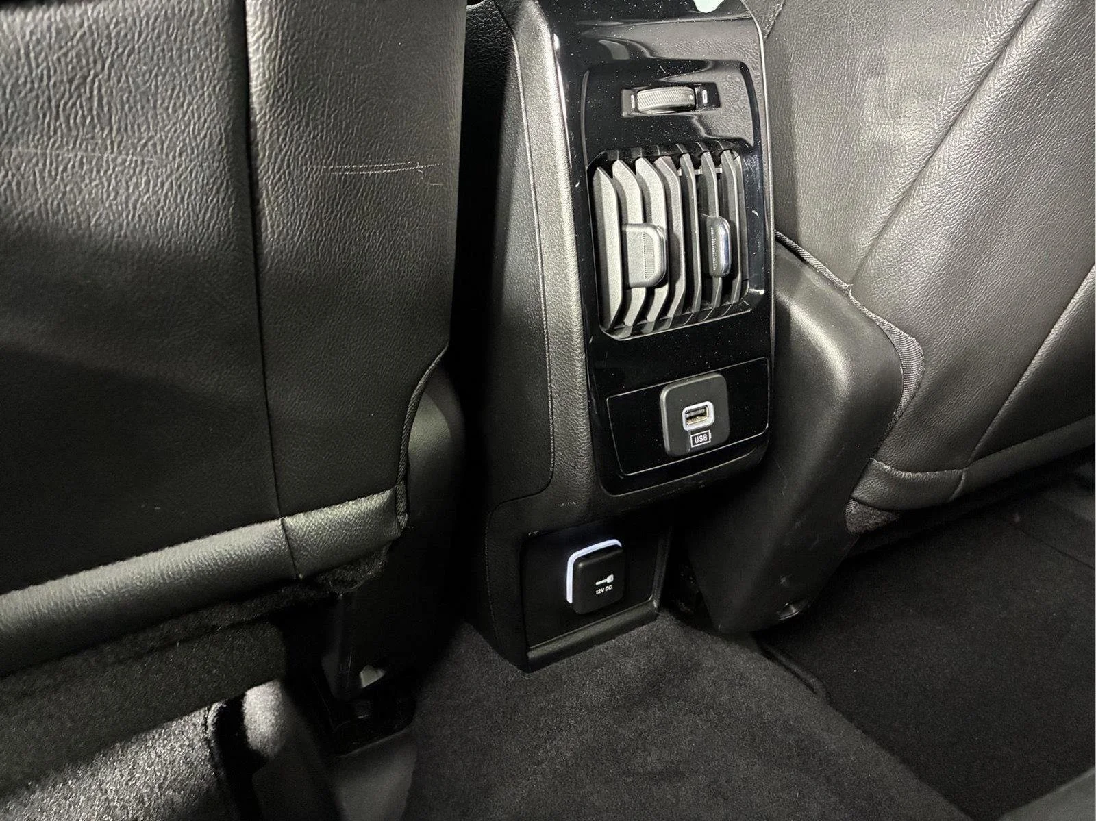 Used 2024 Hydro Blue Pearlcoat Jeep Limited image 16