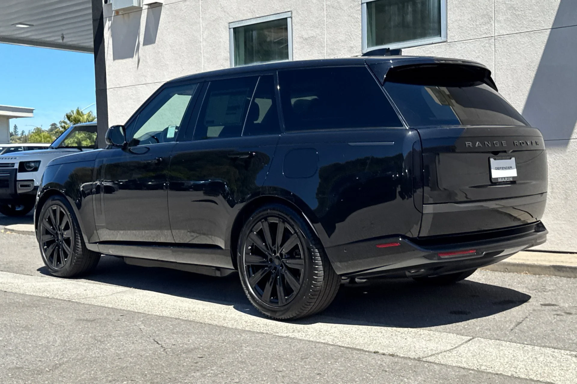 New 2026 Santorini Black Land Rover SE image 6