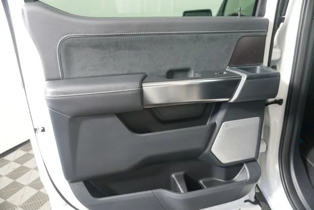 New 2026 Star White Metallic Tri-Coat Ford Platinum® image 32