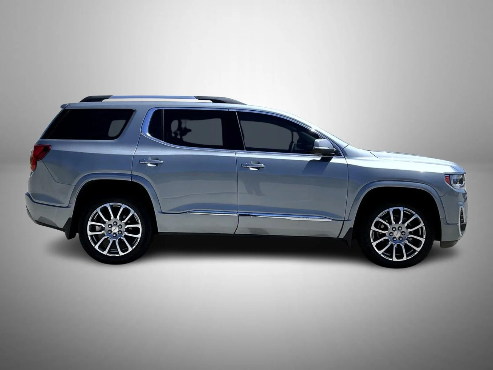 Used 2023 Silver GMC Denali image 4