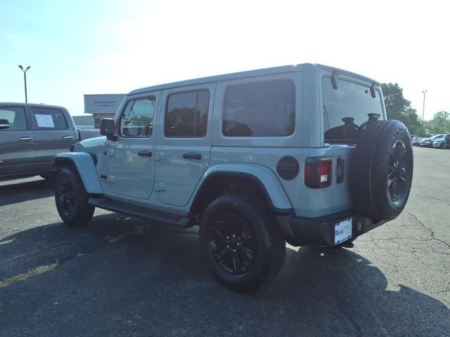 Used 2023 Gray Jeep Altitude image 5
