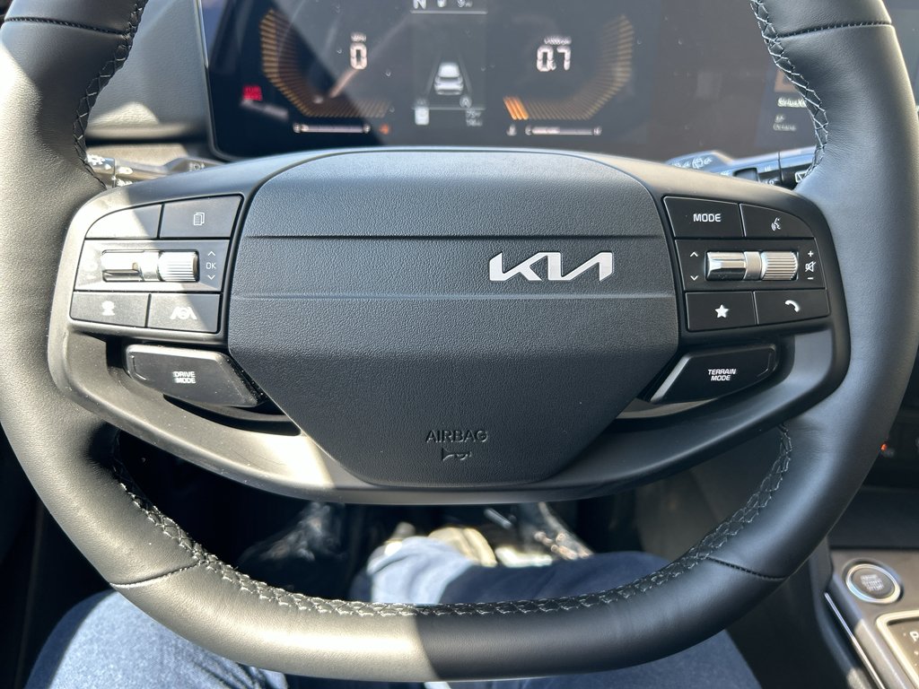 New 2026 Glacial White Pearl Kia LX image 24