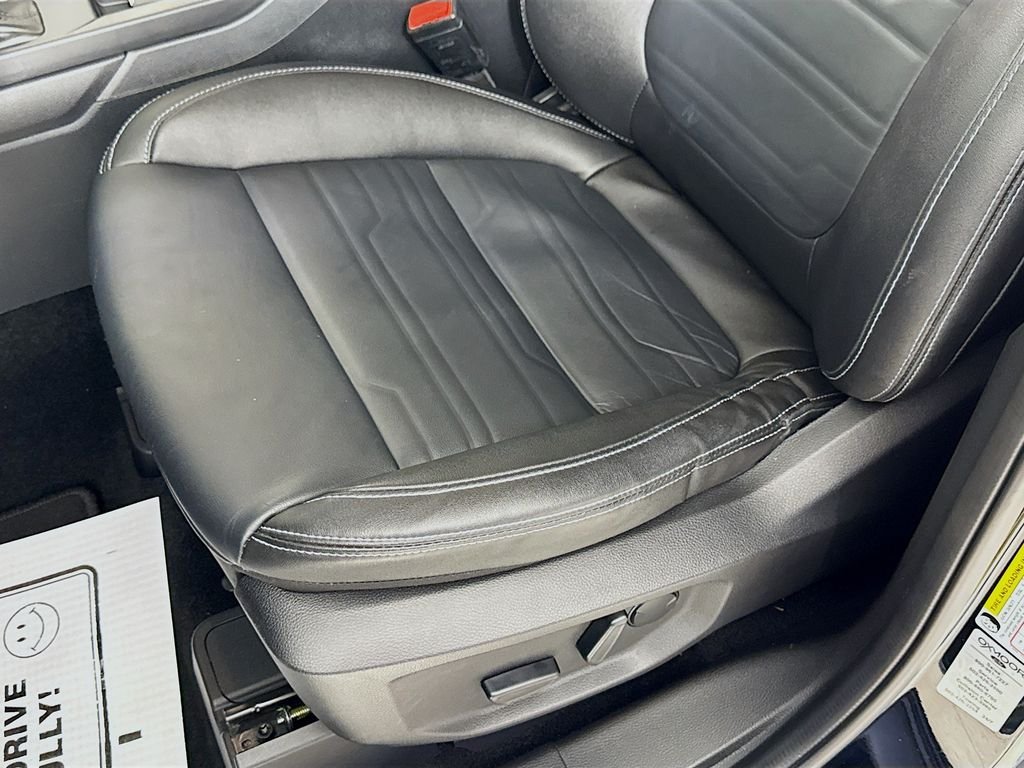 Used 2024  Ford LARIAT image 6