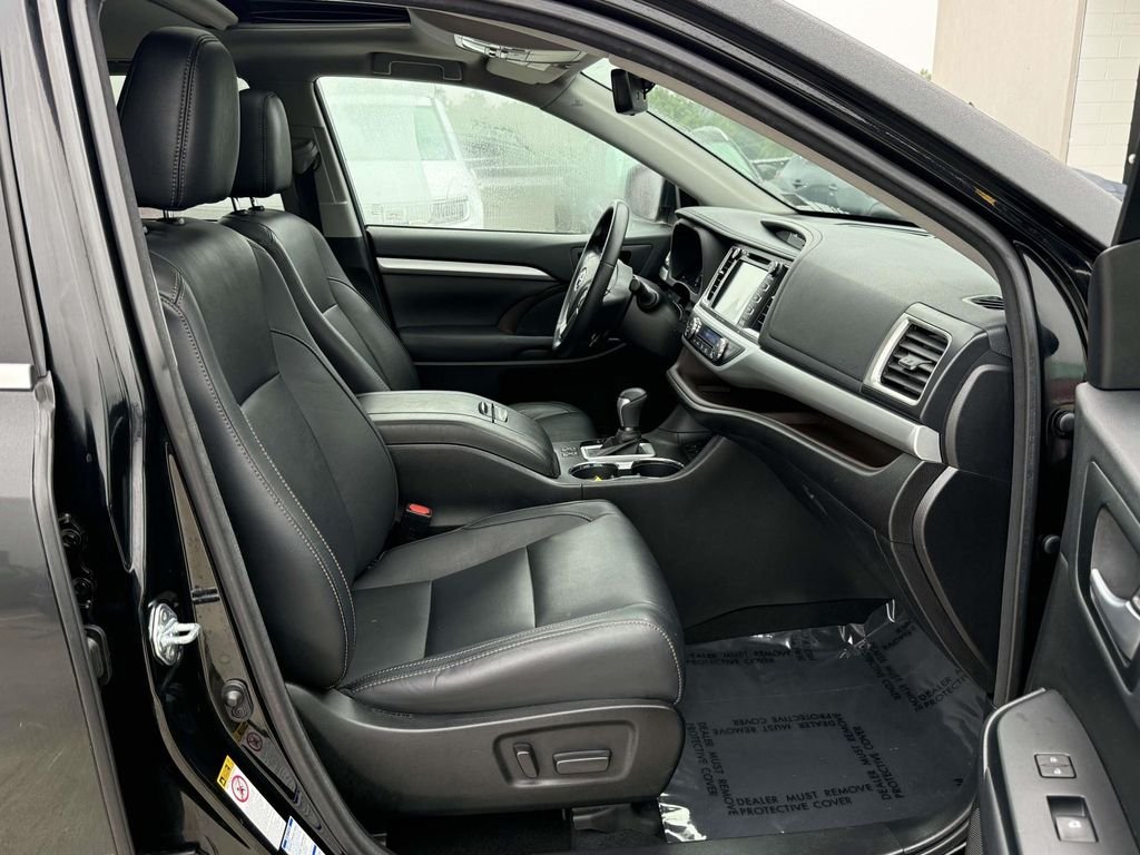 Used 2017 Black Toyota XLE image 16