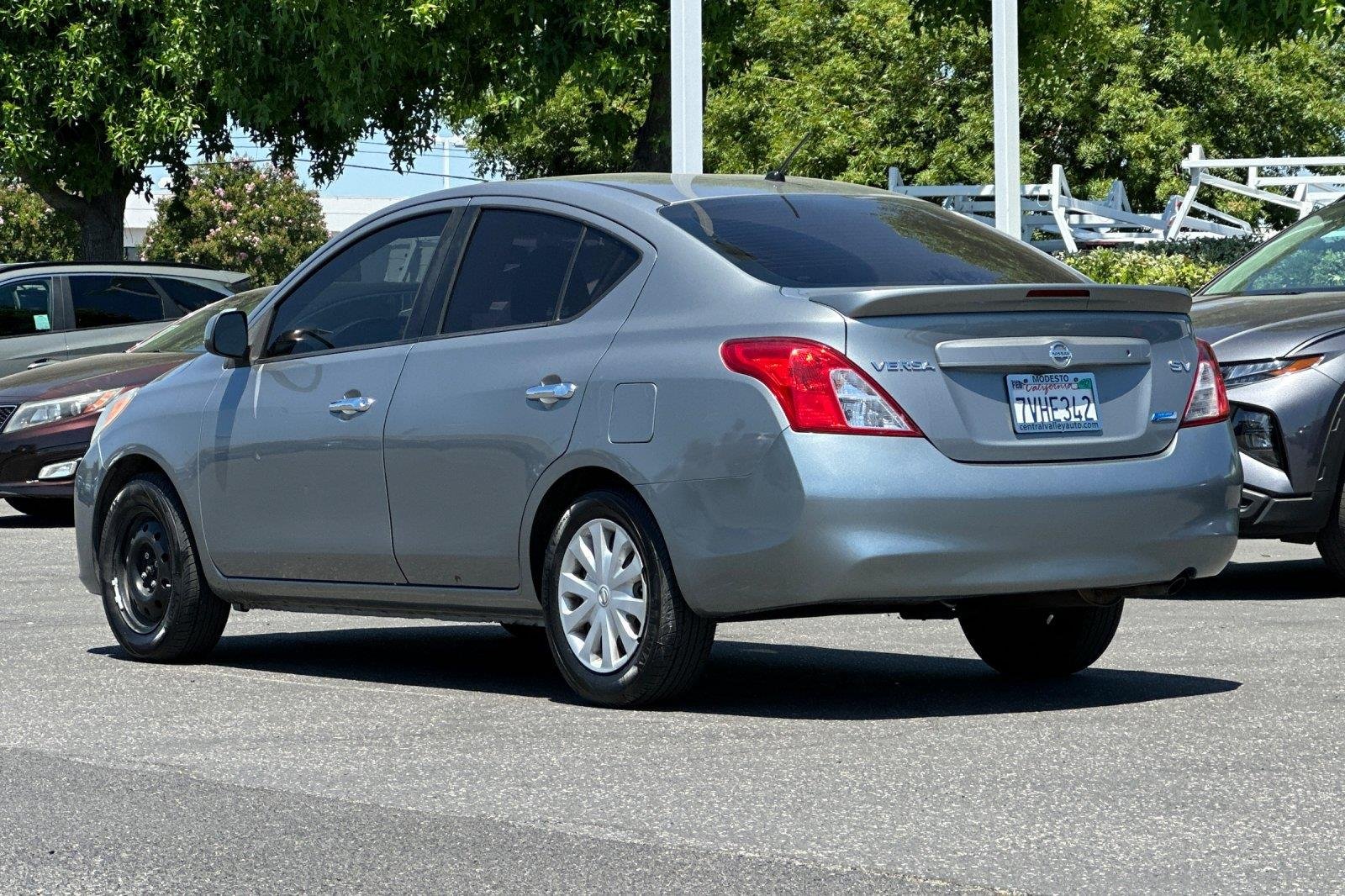 Used 2014 Magnetic Gray Nissan SV image 6