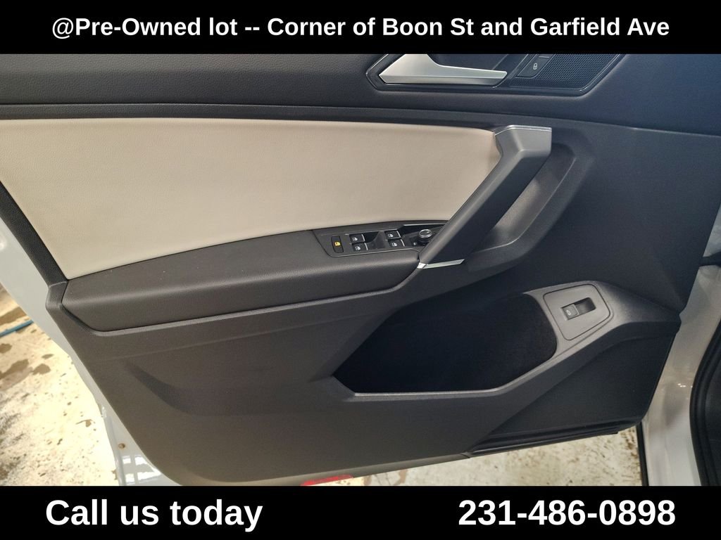 Used 2018  Volkswagen 2.0T SEL image 15