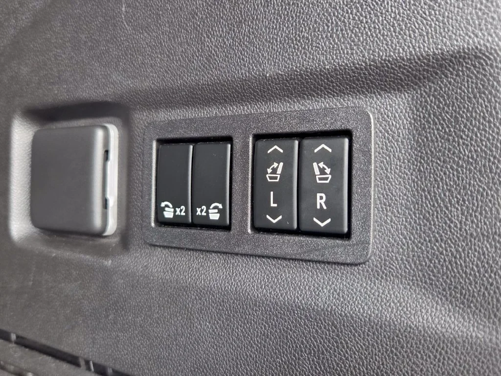 Used 2022 Summit White Chevrolet Premier image 13