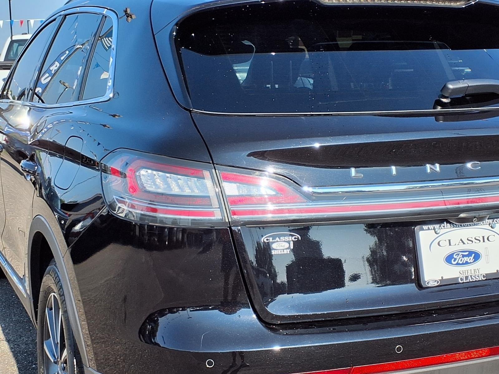 Used 2022 Infinite Black Metallic Clearcoat Lincoln Standard image 16