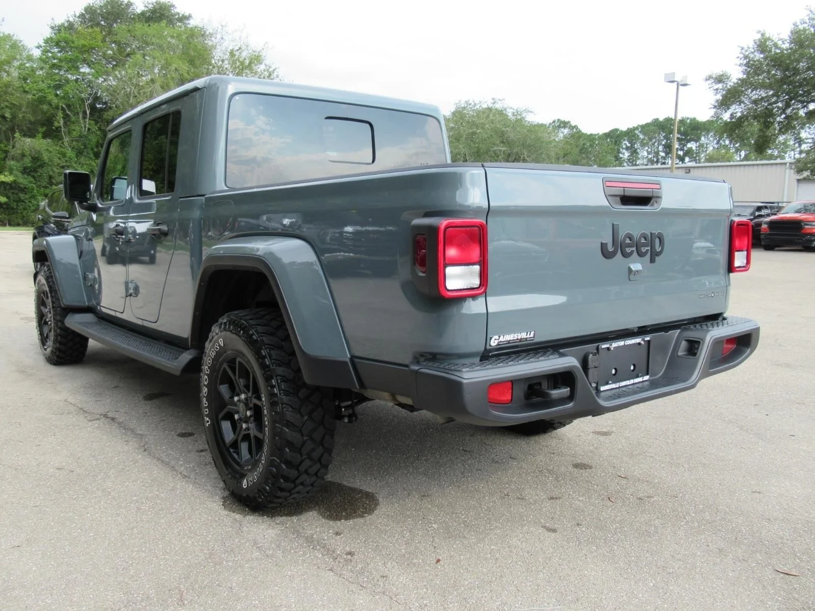 Used 2025 Gray Jeep High Tide image 5