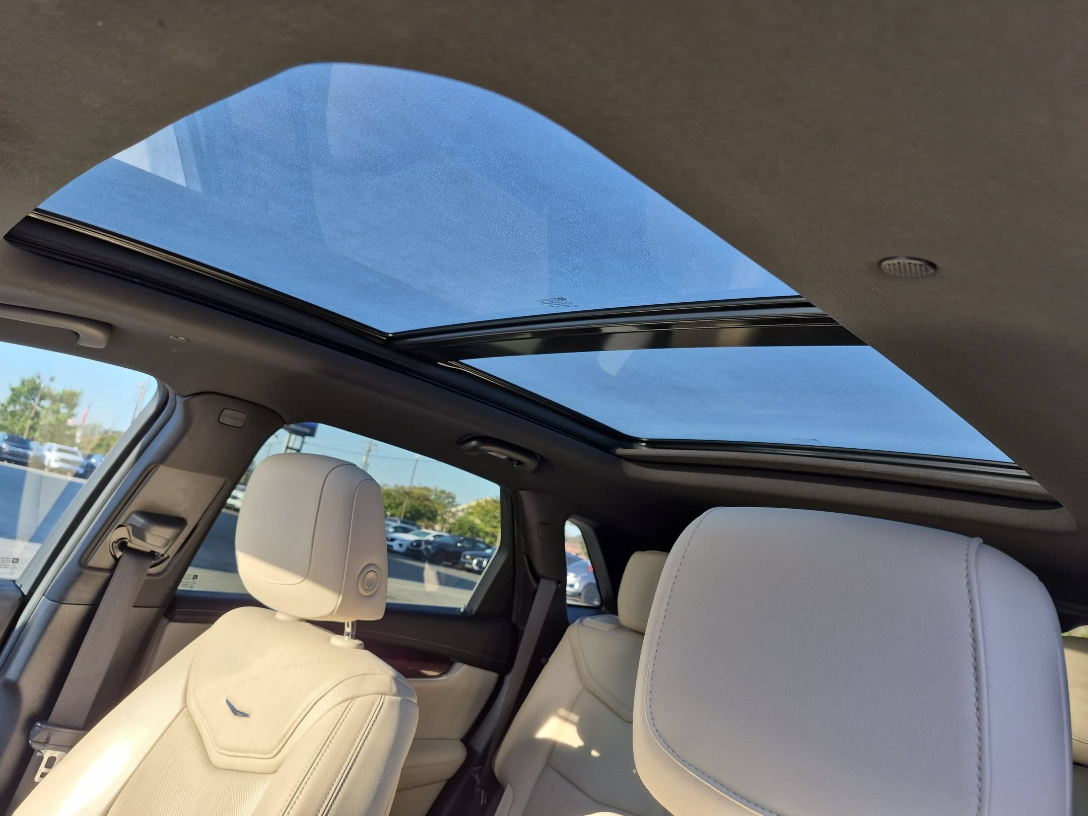 Used 2019 CRYSTAL WHITE TRICOAT Cadillac Premium Luxury FWD image 28