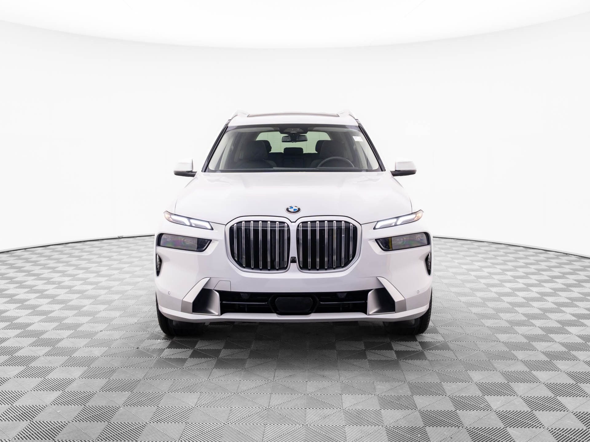 New 2026 Mineral White Metallic BMW xDrive40i image 8