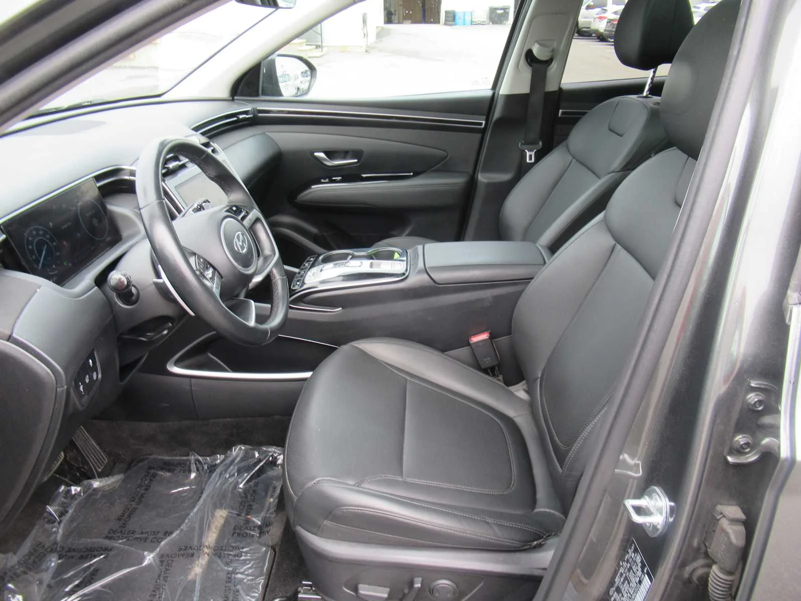 Used 2024 Amazon Gray Hyundai SEL Convenience image 13