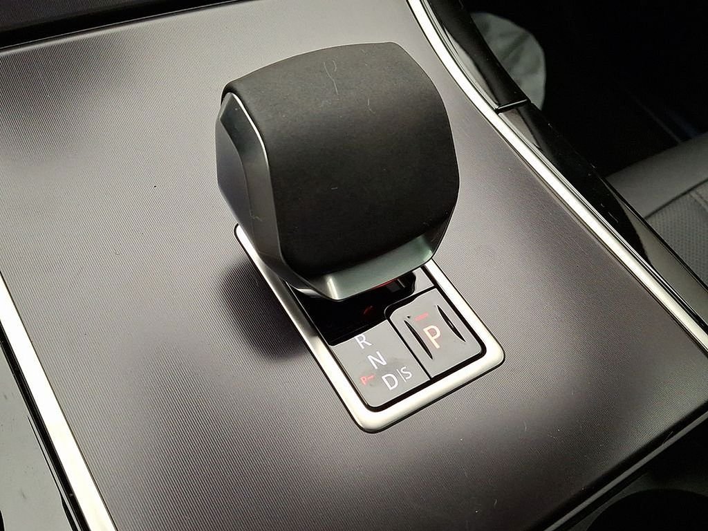 New 2026 Seoul Pearl Silver Land Rover Dynamic image 10