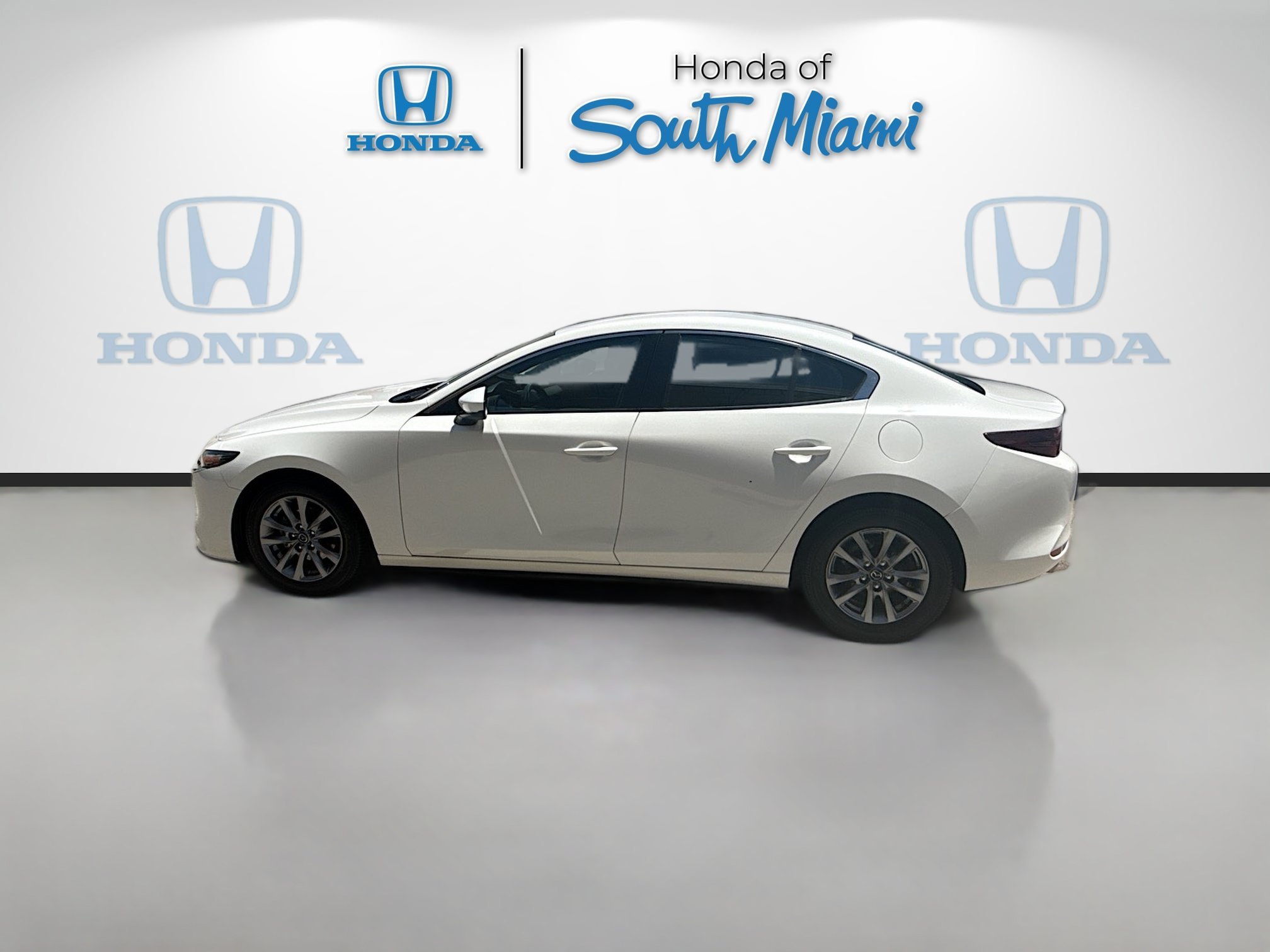 Used 2020 Snowflake White Pearl Mica Mazda  image 4