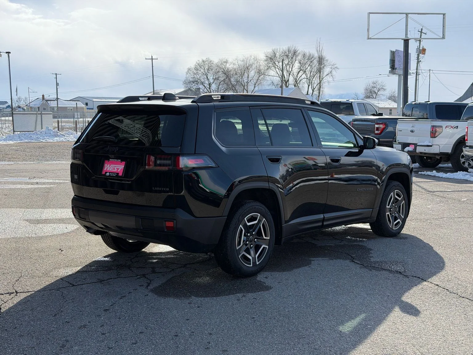 New 2026 Diamond Black Crystal Pearl-Coat Exterior Paint Jeep Limited image 7