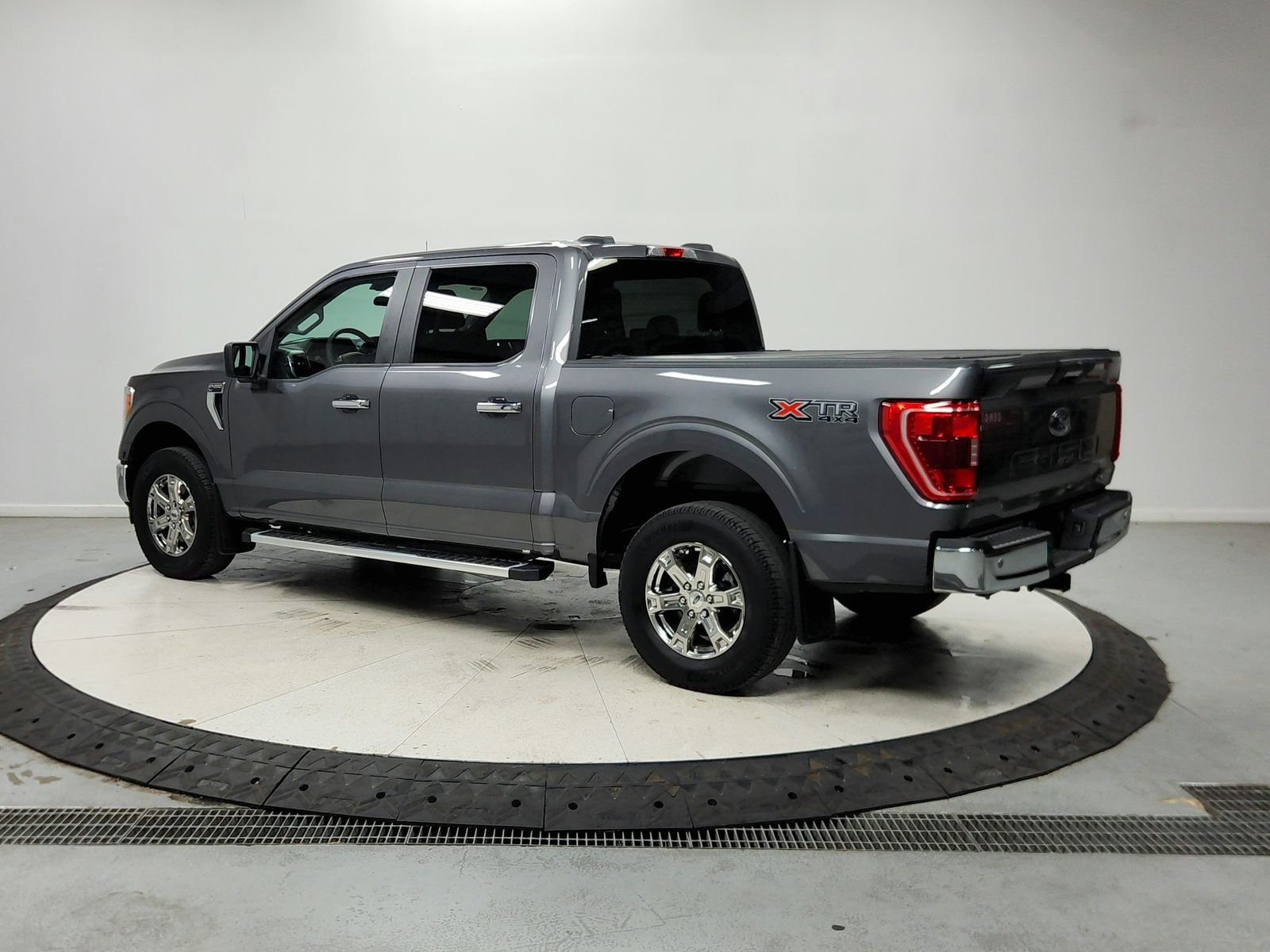 Used 2023  Ford XLT image 6