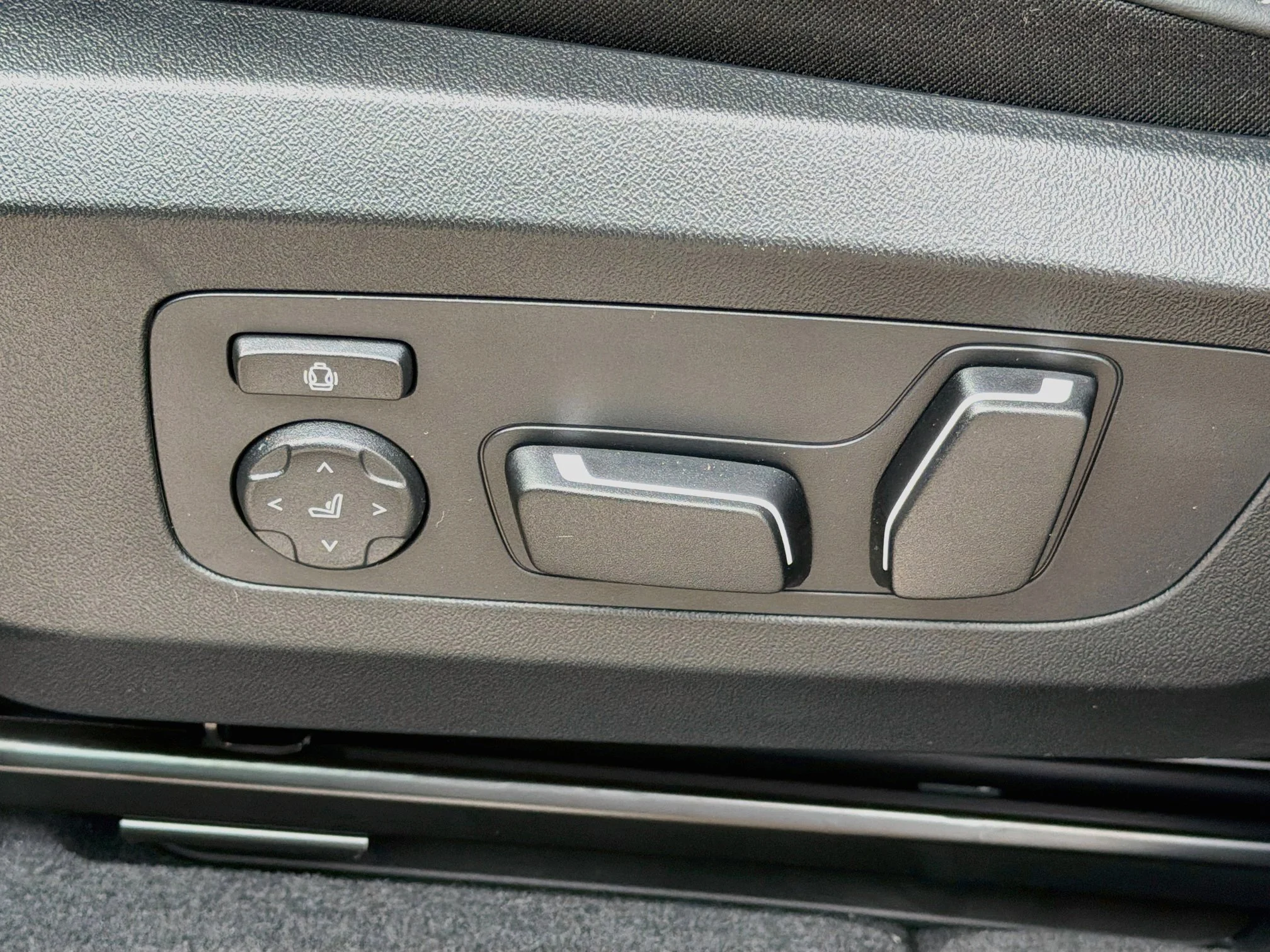 New 2026 Dune Grey Metallic BMW 30 xDrive image 25