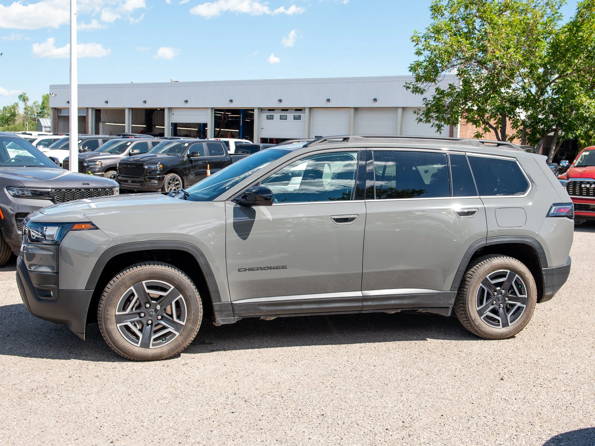 Used 2026 Grey Jeep Laredo* 4x4, Hybrid, Heated Seats, Remote Start, Blind-Spot and Cross-Path image 2