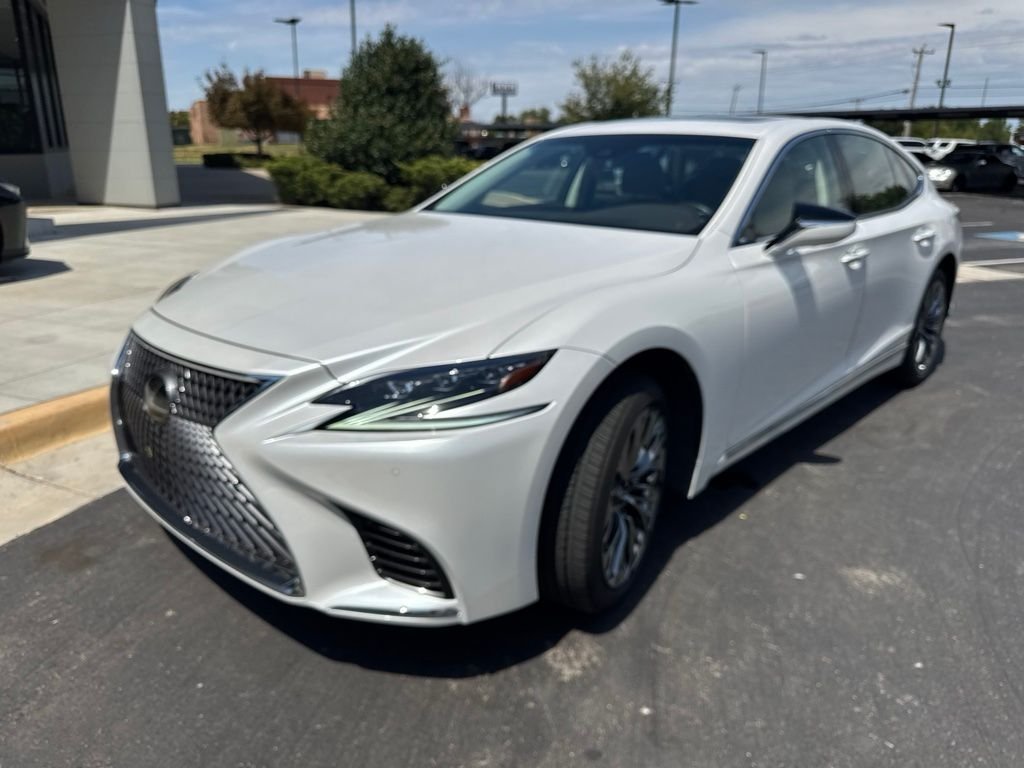 Used 2018 White Lexus 500 Base image 1