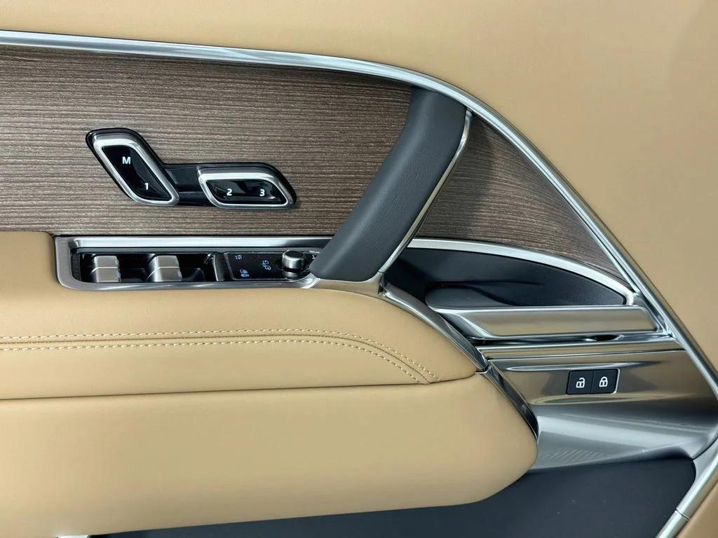 New 2026 Fuji White Land Rover SE 7 Seats image 18