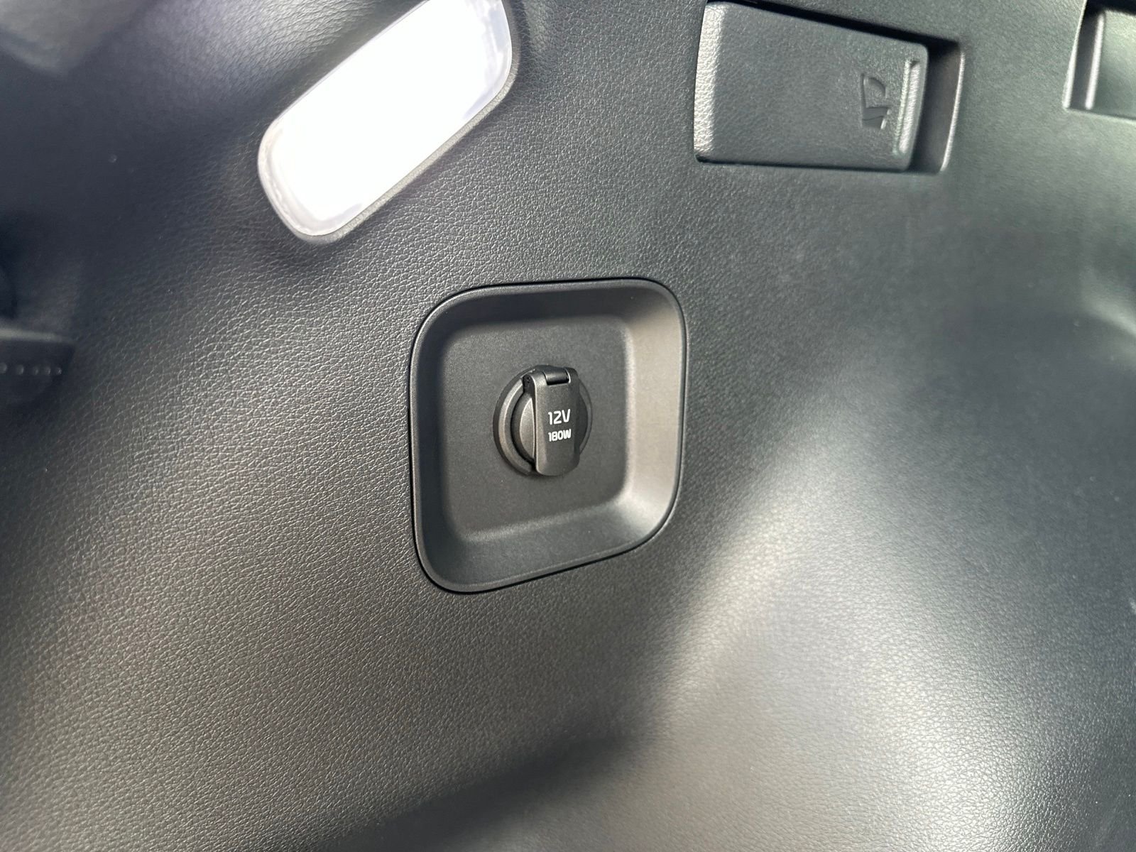 Used 2023 White Kia X-Pro image 32