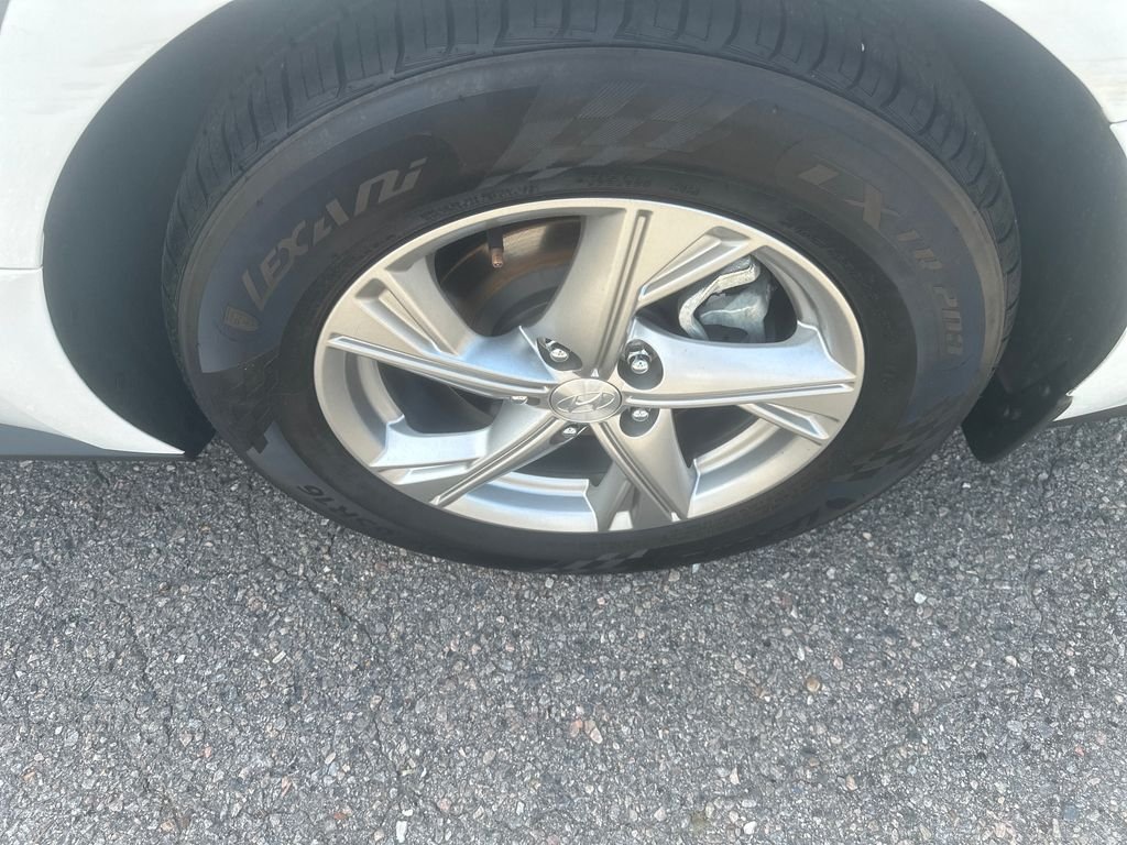 Used 2021 Gray Hyundai SE image 12