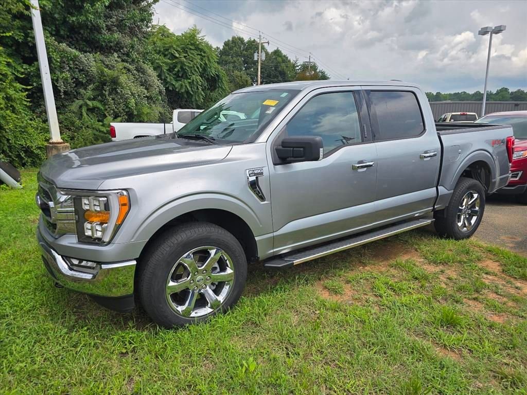 Used 2023 Silver Ford XLT image 2