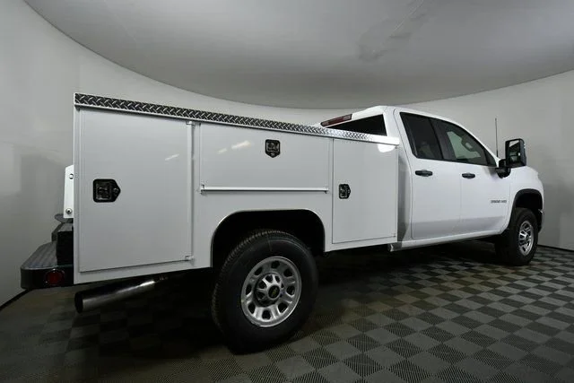 New 2026 Summit White Chevrolet WT image 10