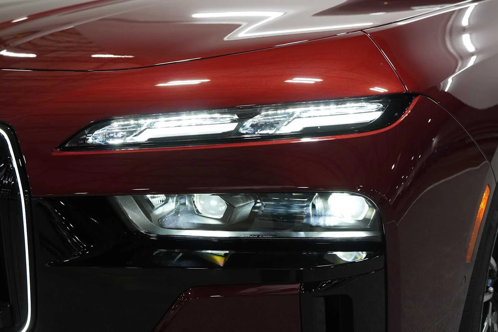New 2026 Aventurin Red Metallic BMW 740i image 6