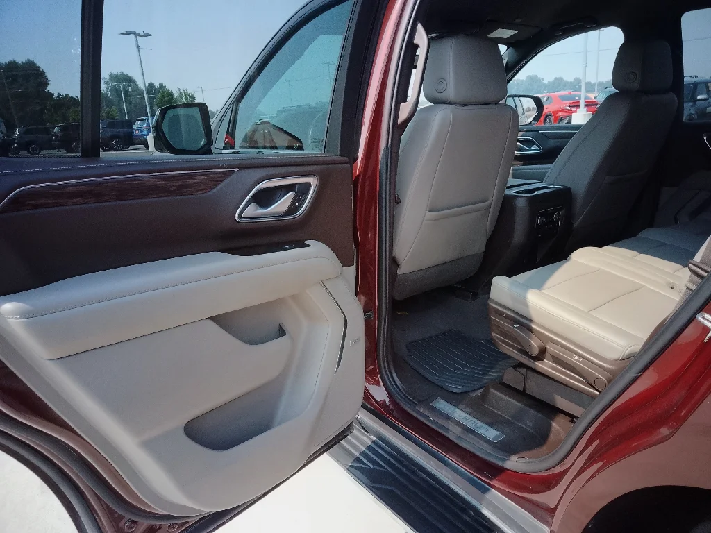 Used 2022 Auburn Metallic Chevrolet LT image 9