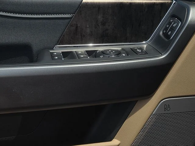 New 2026 Glacier Gray Metallic Tri-Coat Ford F-250® Lariat® image 35