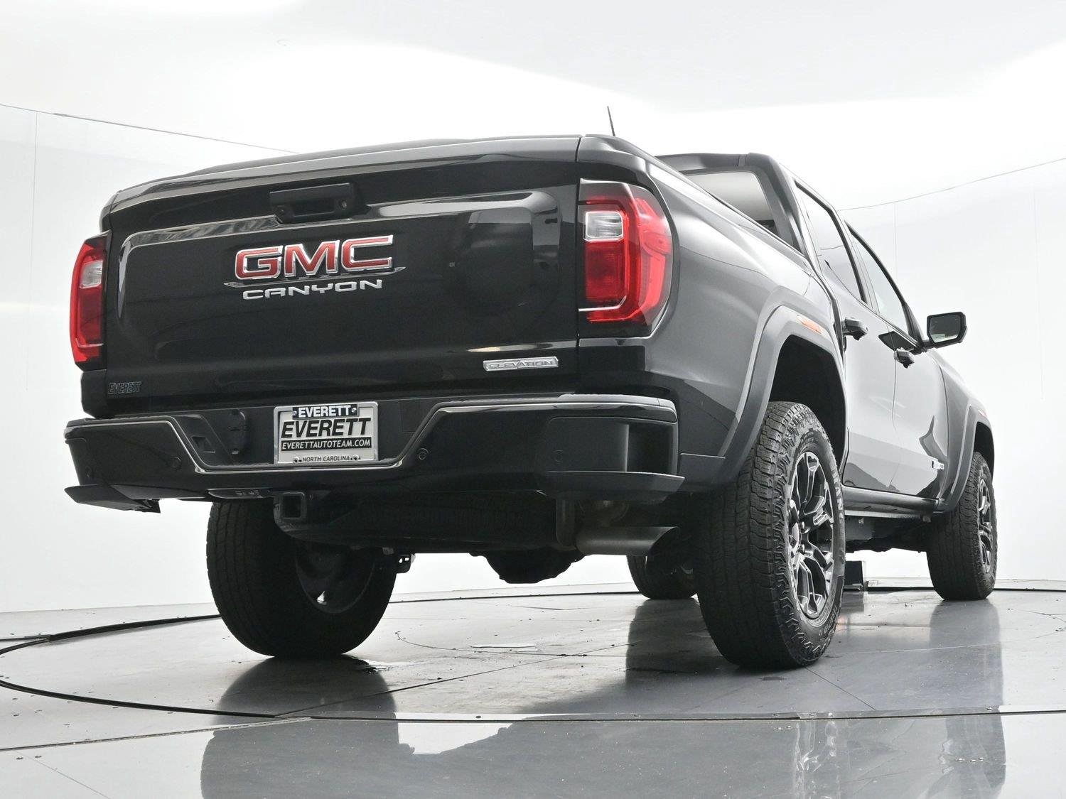 Used 2025 Onyx Black GMC Elevation image 47